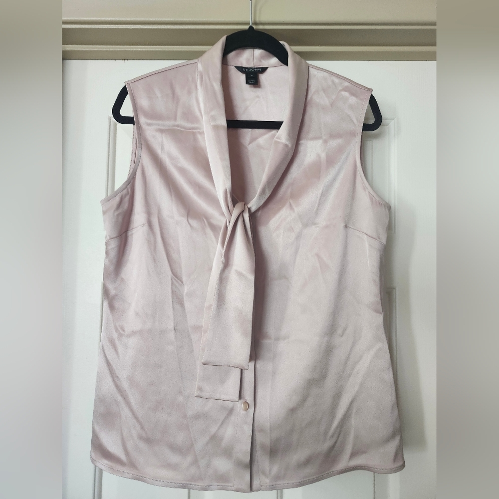 St.John sleevless blouse,size 10.